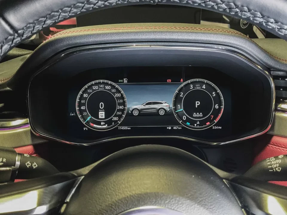 2025 Jaguar F-Pace - Image 8 of 16