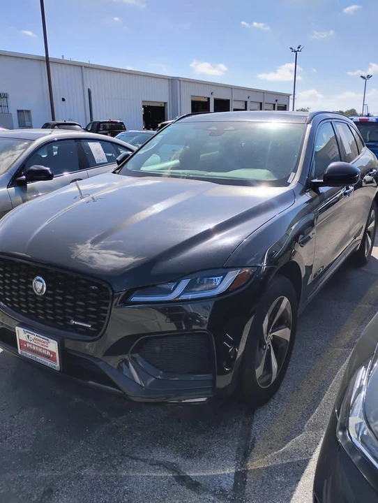 2025 Jaguar F-Pace - Image 2 of 9