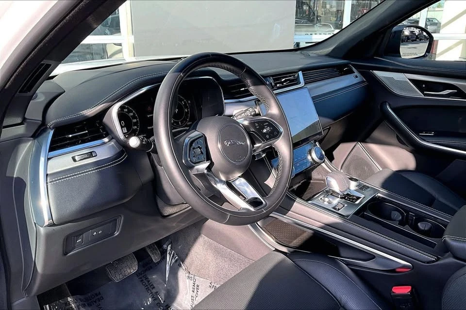 2025 Jaguar F-Pace - Image 9 of 16