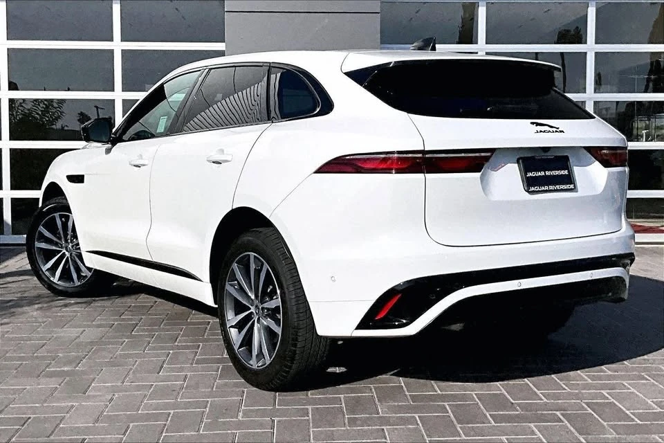 2025 Jaguar F-Pace - Image 8 of 16