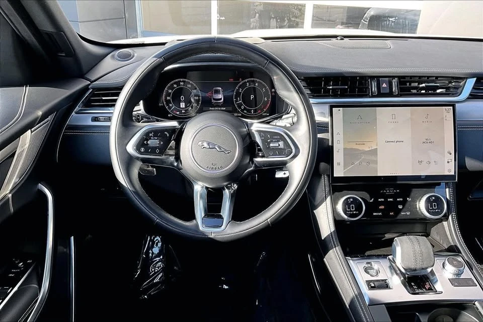 2025 Jaguar F-Pace - Image 5 of 16