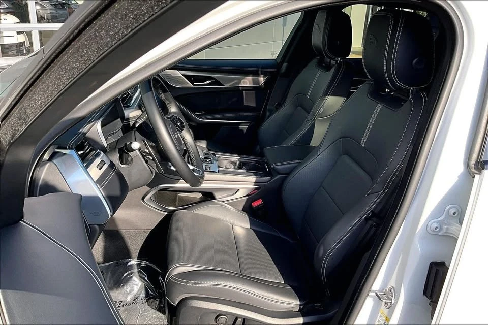 2025 Jaguar F-Pace - Image 14 of 16