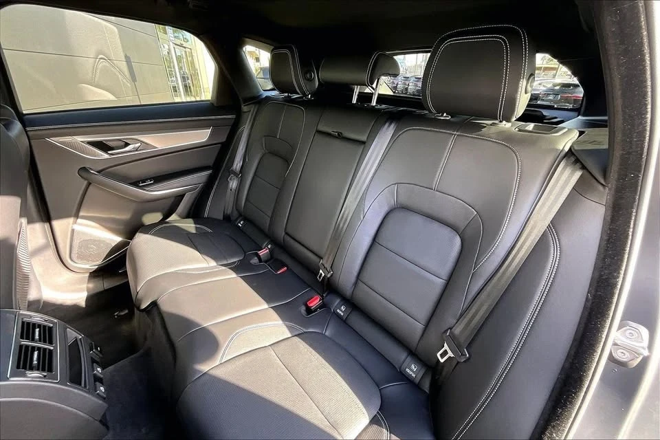 2025 Jaguar F-Pace - Image 15 of 16