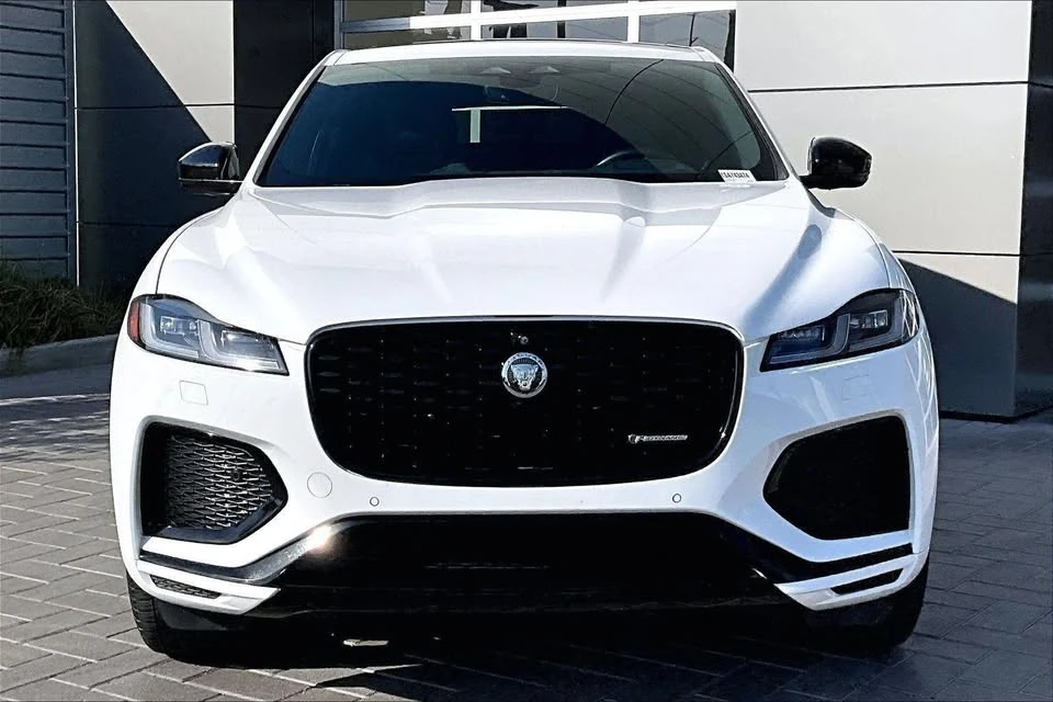 2025 Jaguar F-Pace - Image 2 of 16
