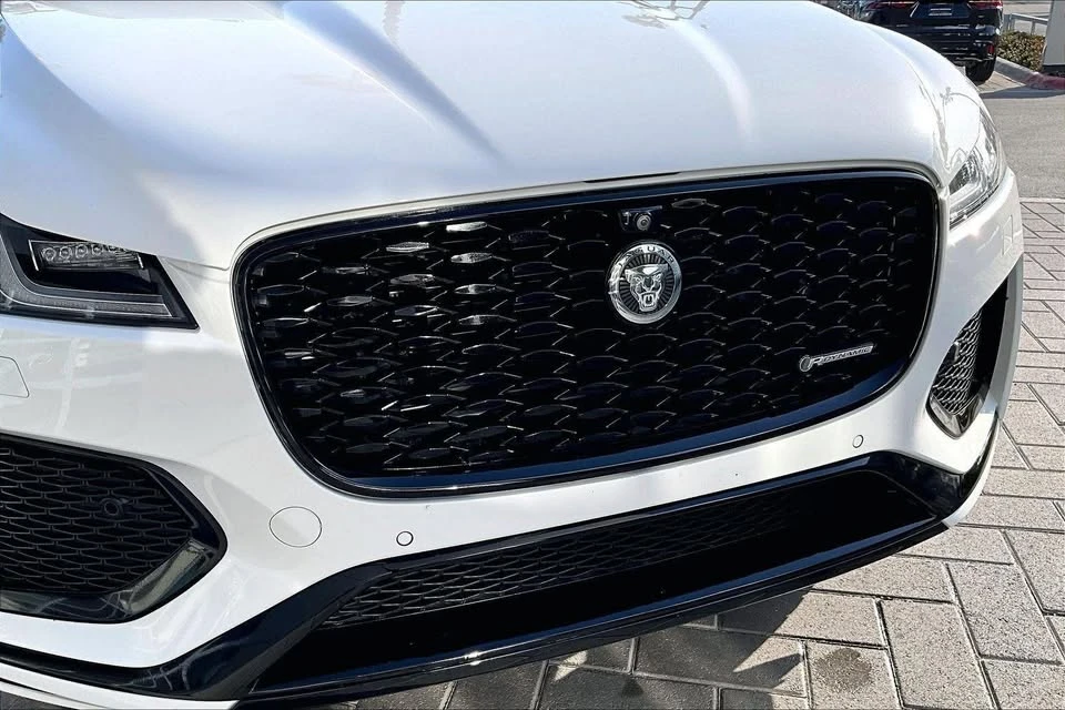 2025 Jaguar F-Pace - Image 16 of 16