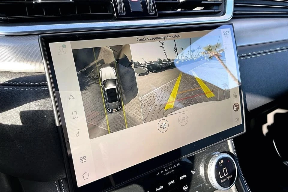 2025 Jaguar F-Pace - Image 12 of 16