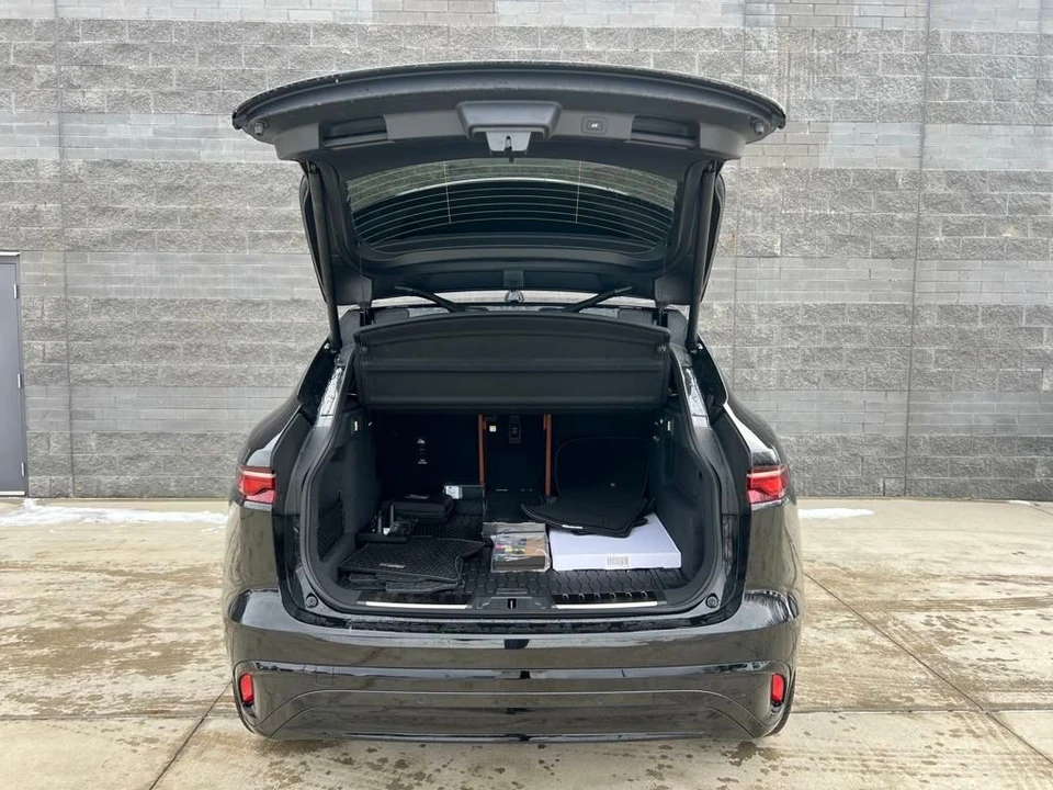 2025 Jaguar F-Pace - Image 9 of 12