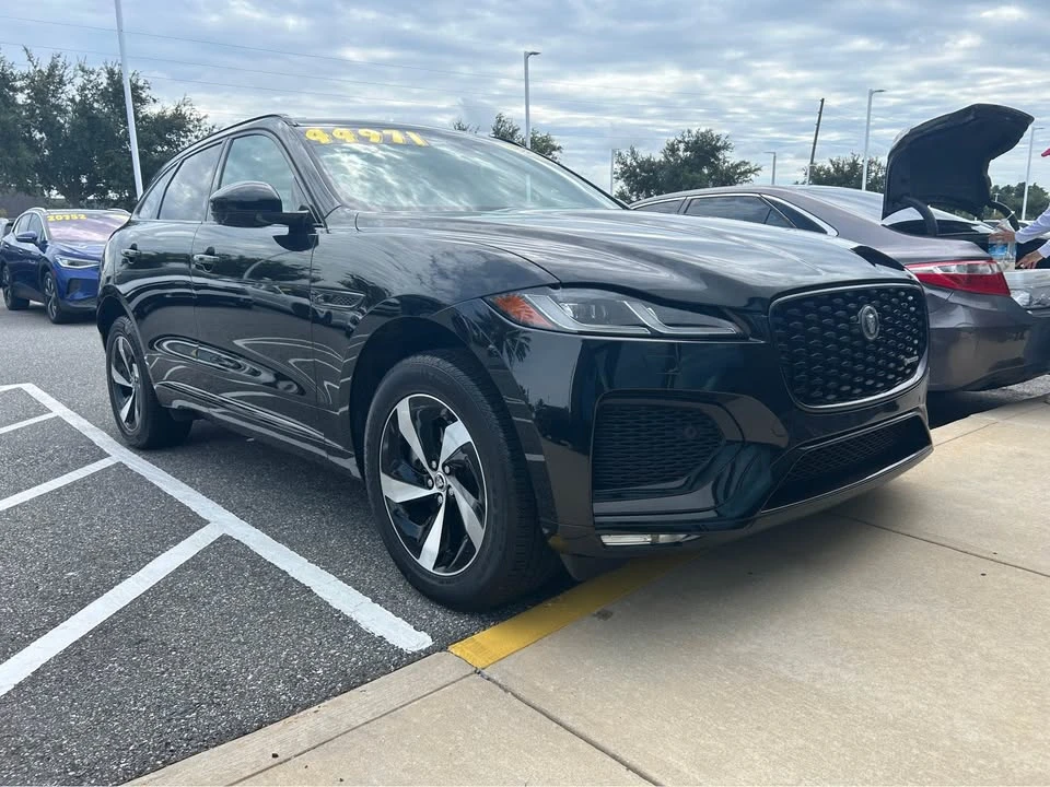 2025 Jaguar F-Pace - Image 2 of 7