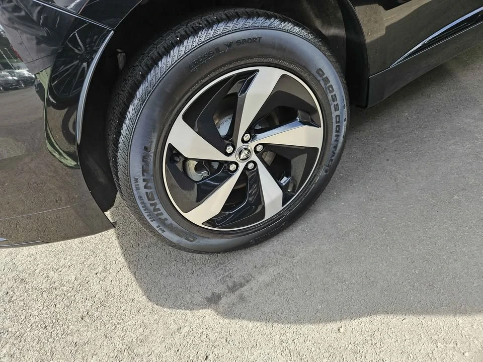 2025 Jaguar F-Pace - Image 9 of 12