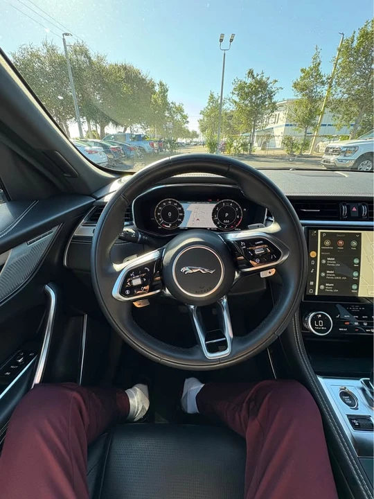 2025 Jaguar F-Pace - Image 6 of 8