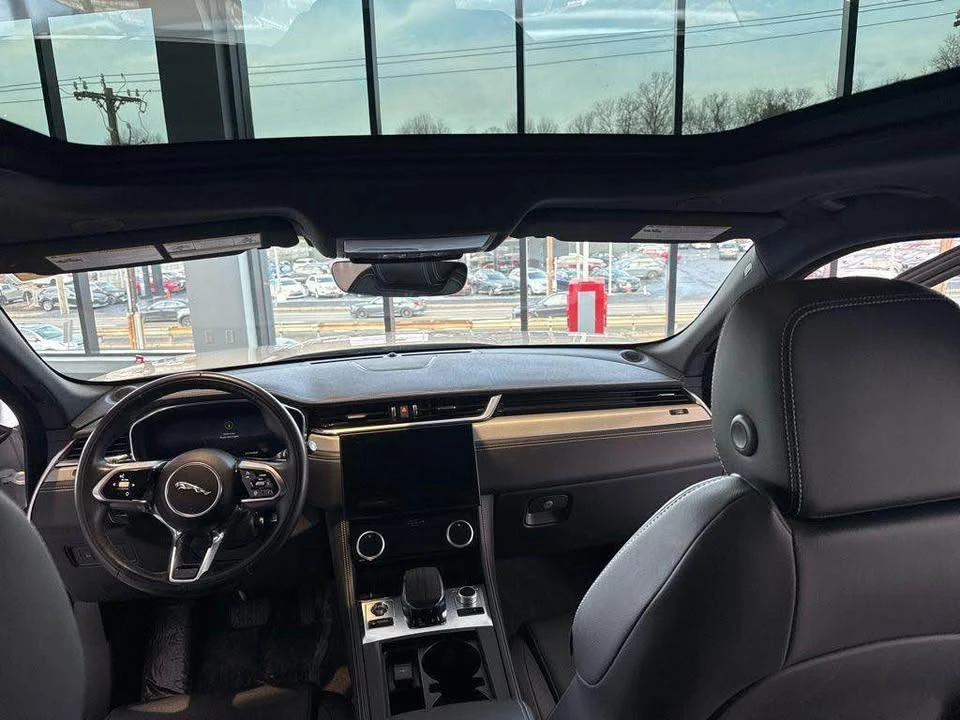 2025 Jaguar F-Pace - Image 15 of 20