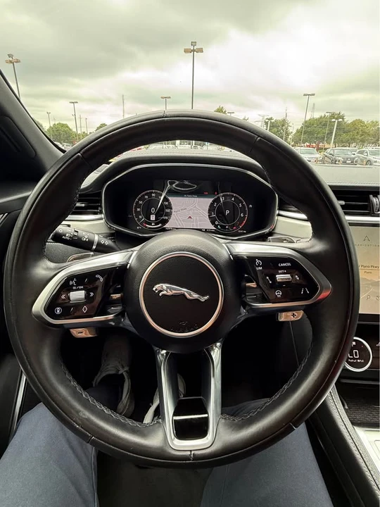 2025 Jaguar F-Pace - Image 7 of 18