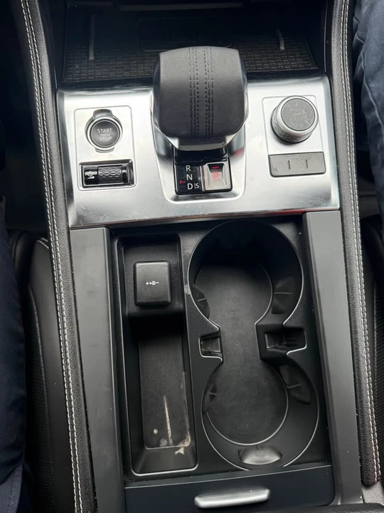 2025 Jaguar F-Pace - Image 10 of 18