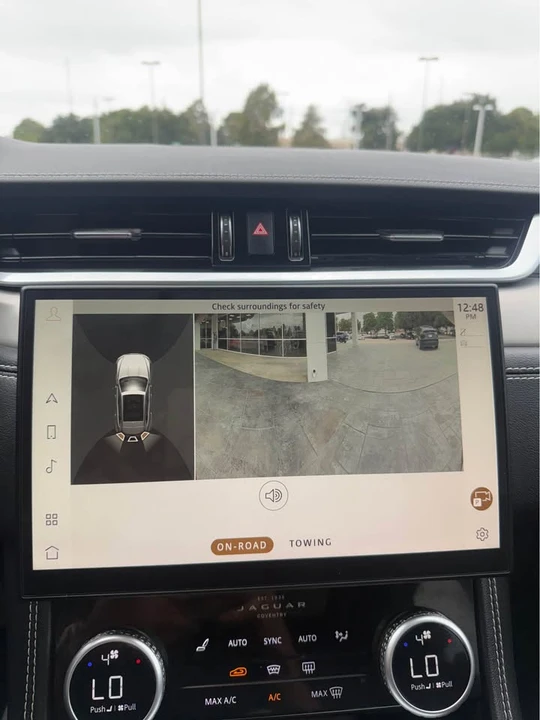 2025 Jaguar F-Pace - Image 17 of 18