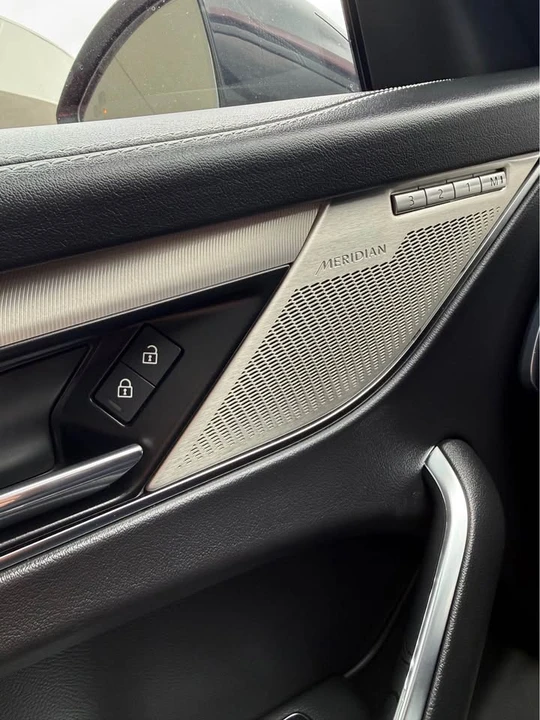2025 Jaguar F-Pace - Image 11 of 18