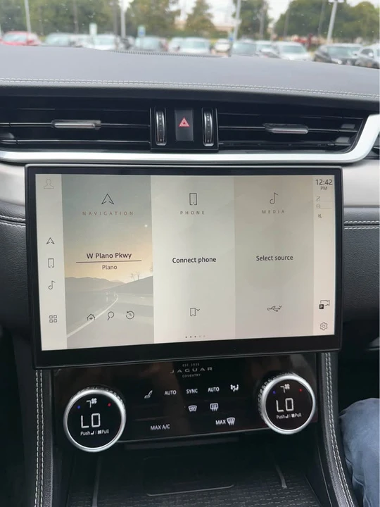2025 Jaguar F-Pace - Image 9 of 18