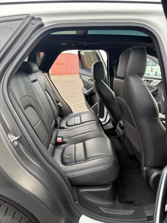 2025 Jaguar F-Pace - Image 16 of 20