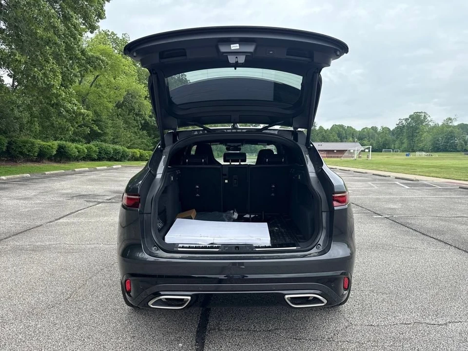 2025 Jaguar F-Pace - Image 9 of 12