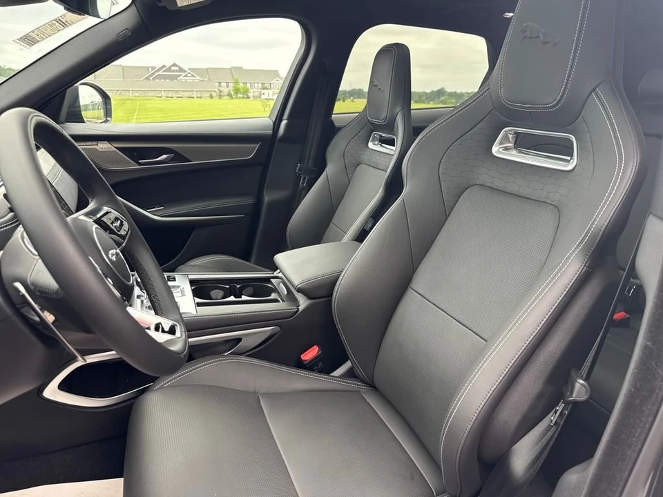 2025 Jaguar F-Pace - Image 12 of 12