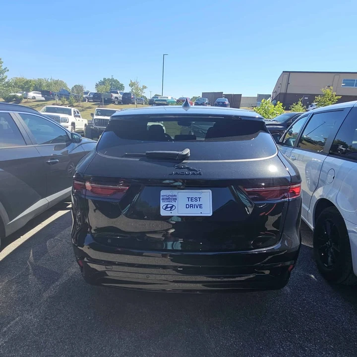 2025 Jaguar F-Pace - Image 5 of 13