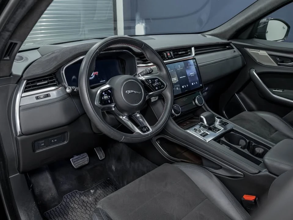 2025 Jaguar F-Pace SVR - Image 3 of 20