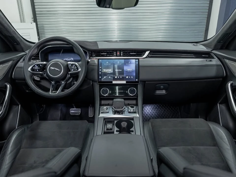 2025 Jaguar F-Pace SVR - Image 13 of 20