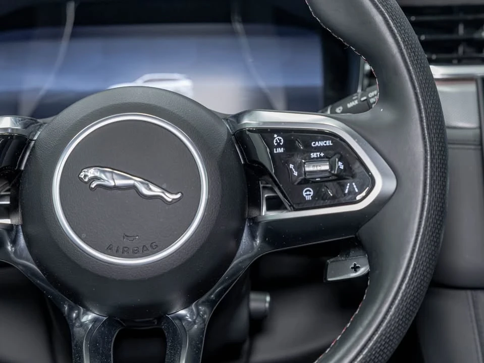 2025 Jaguar F-Pace SVR - Image 17 of 20