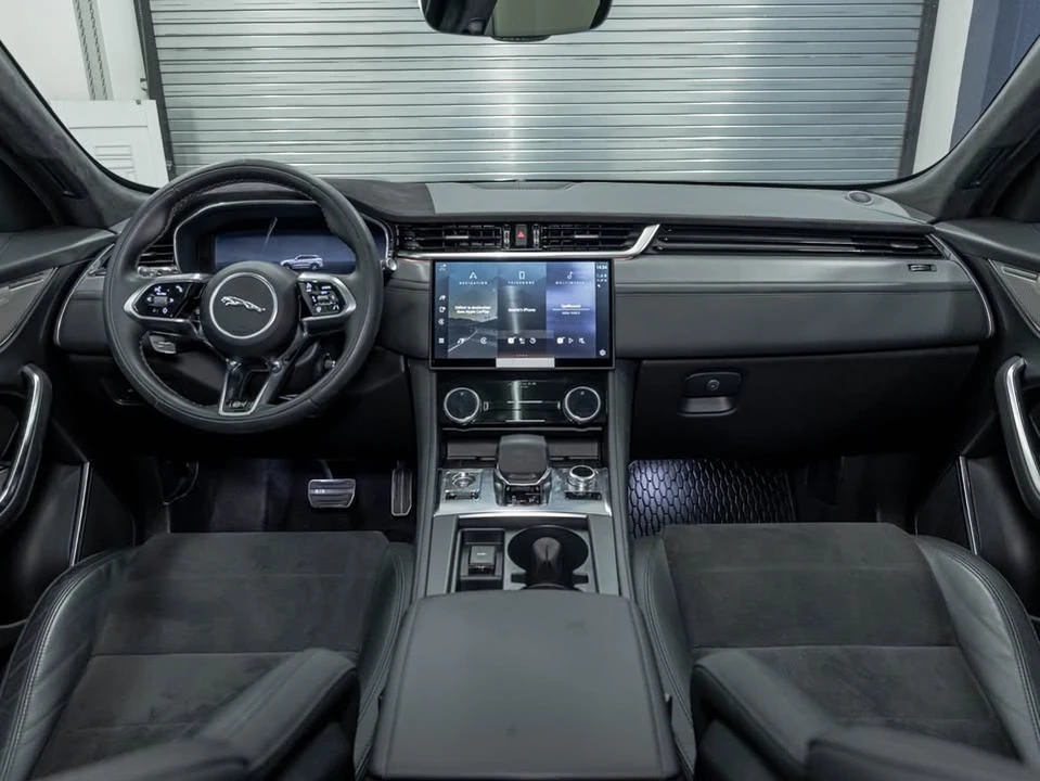 2025 Jaguar F-Pace SVR - Image 13 of 20