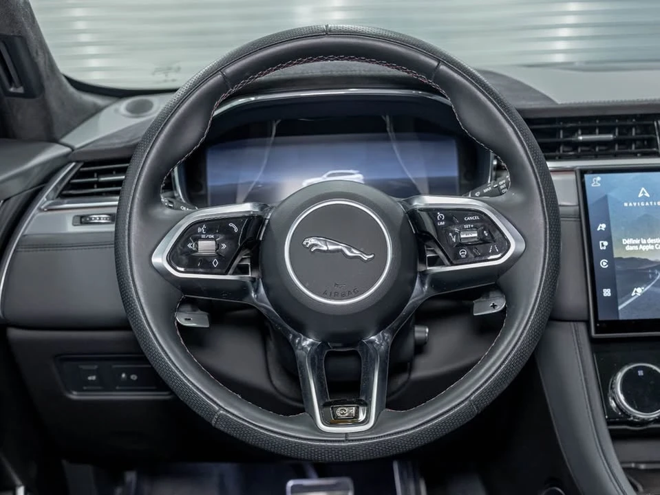2025 Jaguar F-Pace SVR - Image 15 of 20