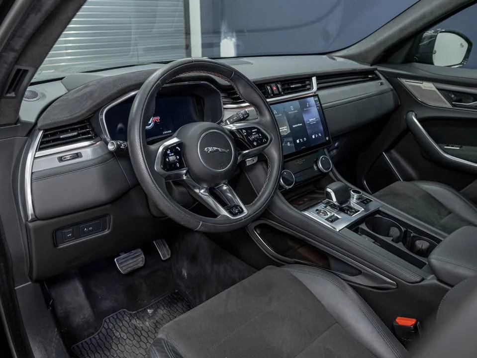 2025 Jaguar F-Pace SVR - Image 3 of 20
