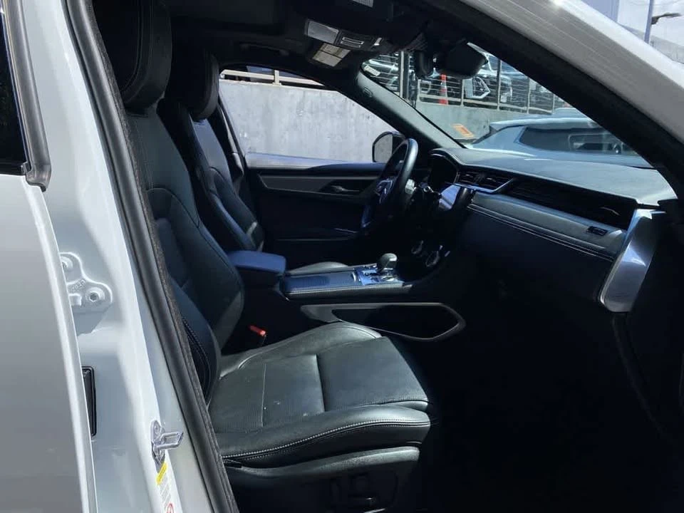 2025 Jaguar F-Pace - Image 18 of 19