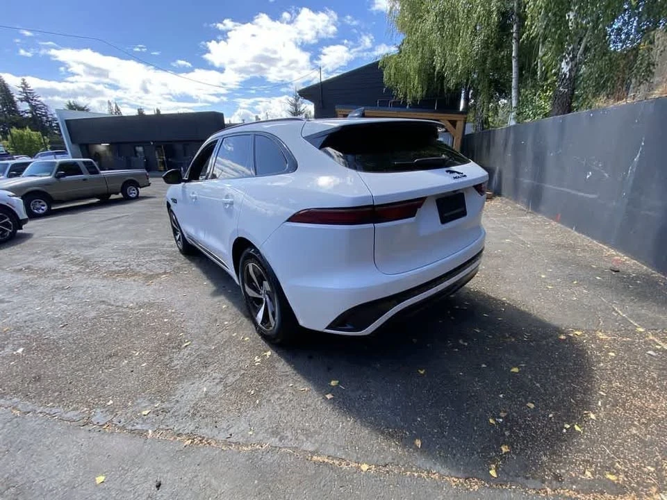 2025 Jaguar F-Pace - Image 4 of 19