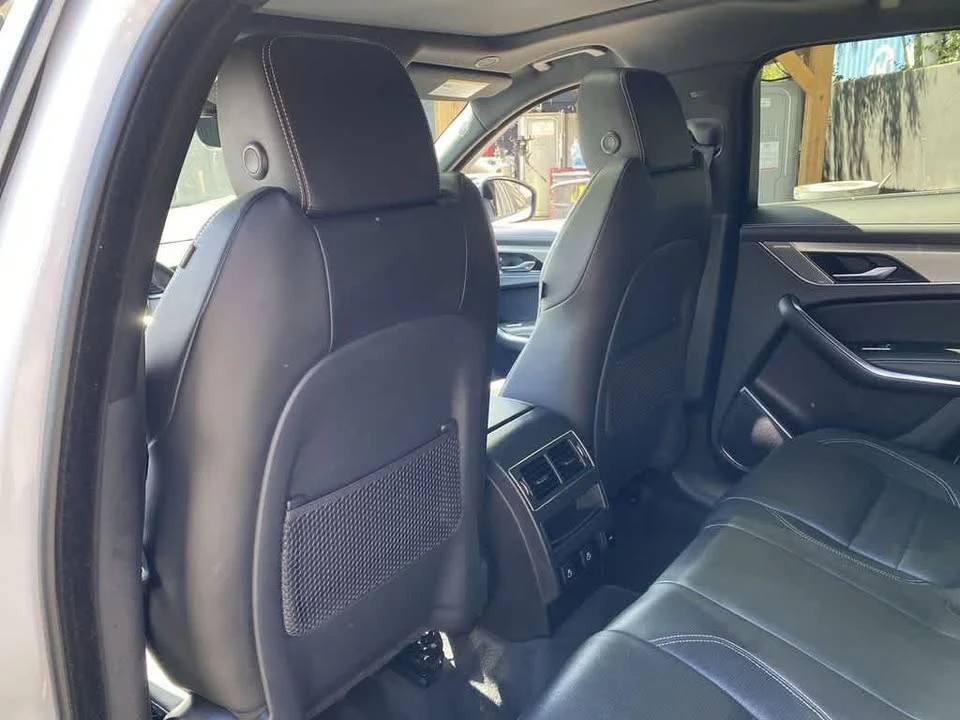 2025 Jaguar F-Pace - Image 15 of 19