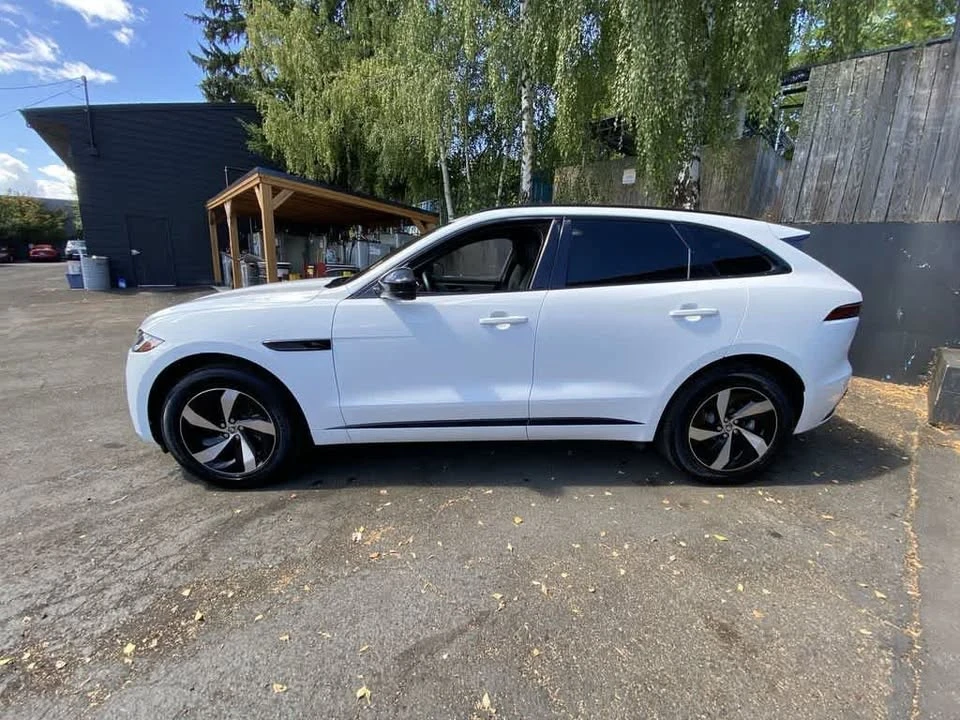 2025 Jaguar F-Pace - Image 3 of 19