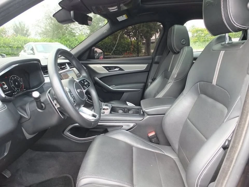 2025 Jaguar F-Pace - Image 18 of 19