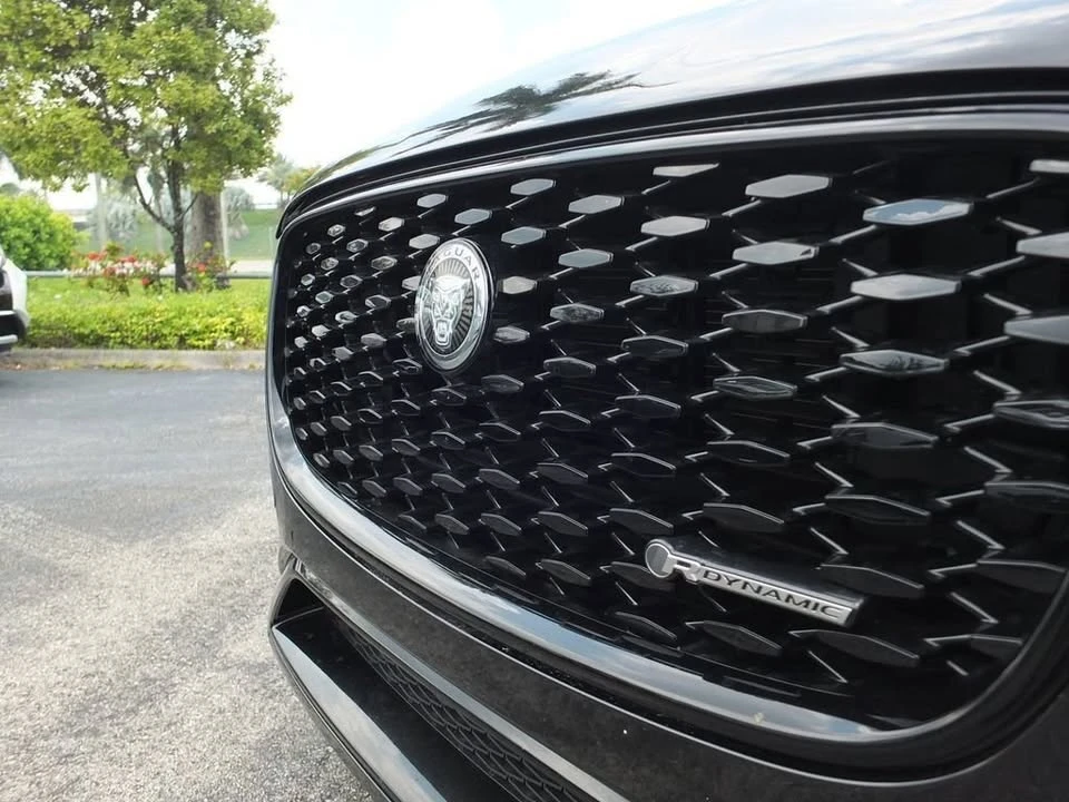2025 Jaguar F-Pace - Image 17 of 19
