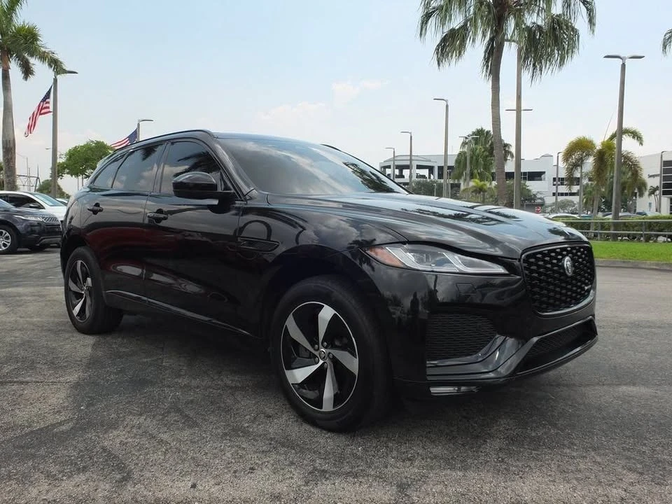 2025 Jaguar F-Pace - Image 2 of 20