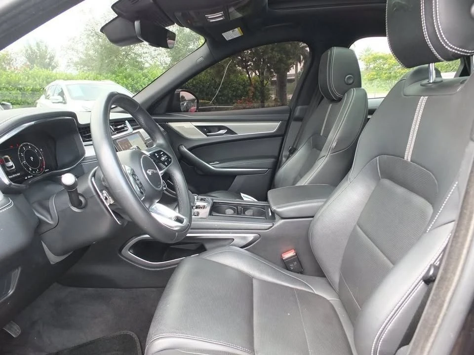 2025 Jaguar F-Pace - Image 19 of 20