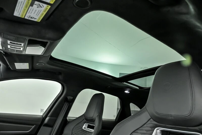 2025 Jaguar F-Pace SVR - Image 20 of 21