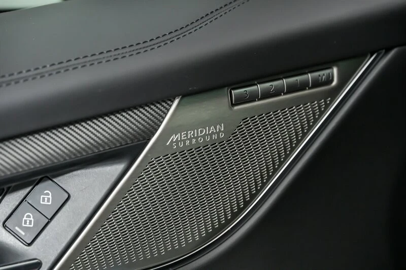 2025 Jaguar F-Pace SVR - Image 16 of 21