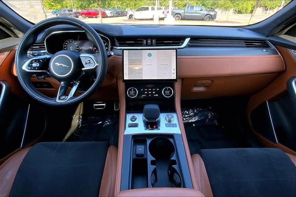 2025 Jaguar F-Pace SVR - Image 15 of 20