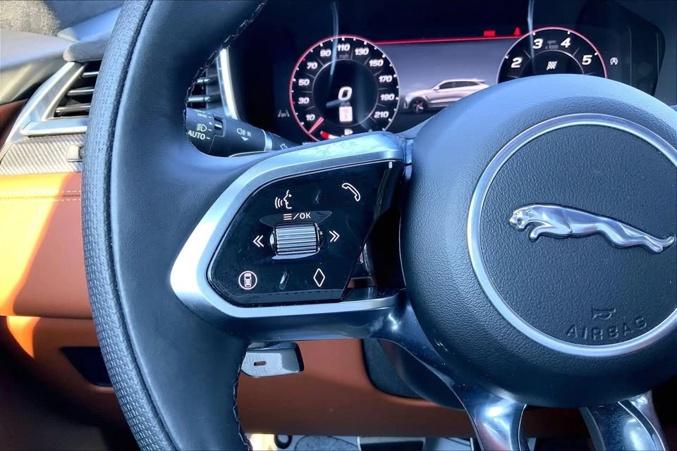 2025 Jaguar F-Pace SVR - Image 18 of 20