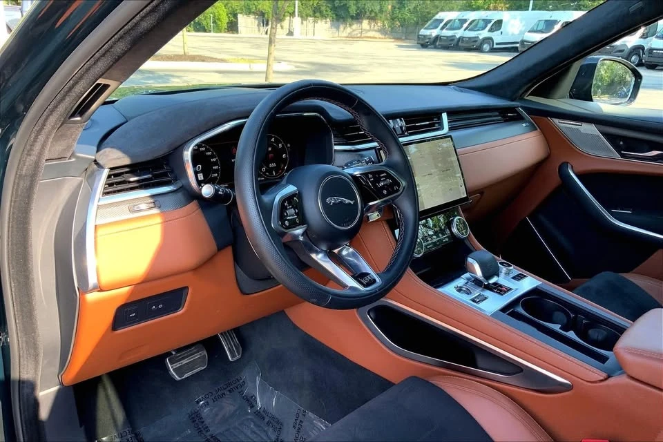 2025 Jaguar F-Pace SVR - Image 14 of 20