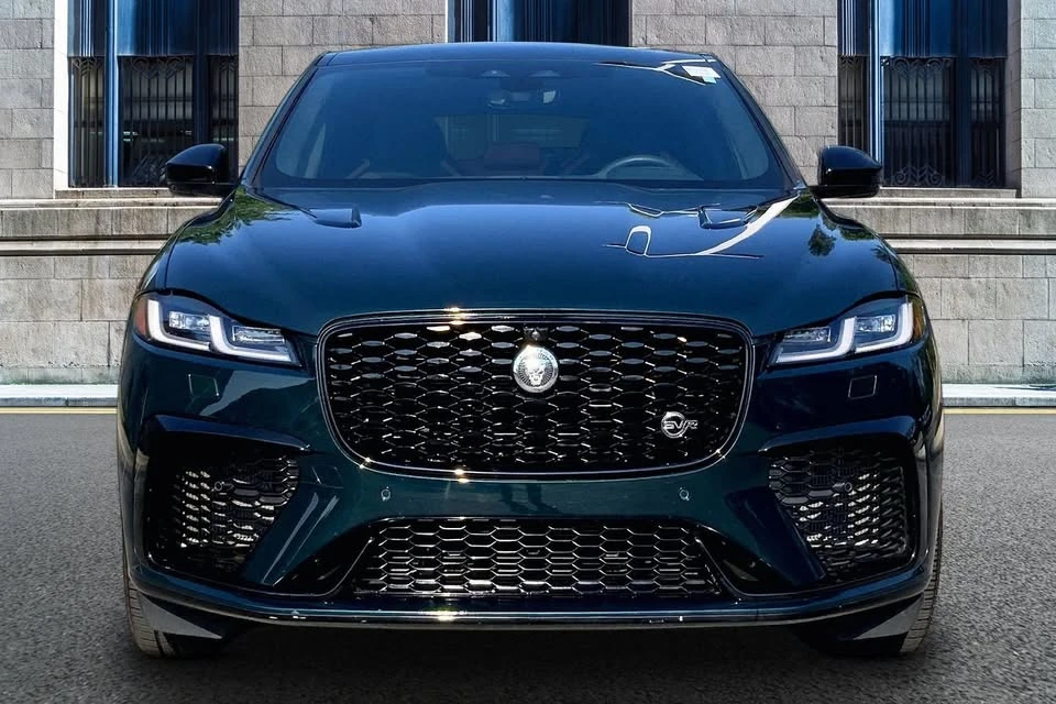 2025 Jaguar F-Pace SVR - Image 3 of 20