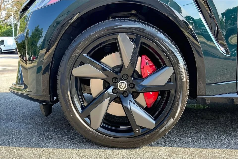 2025 Jaguar F-Pace SVR - Image 9 of 20