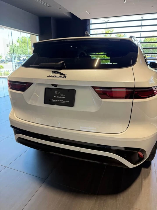 2025 Jaguar F-Pace - Image 6 of 8