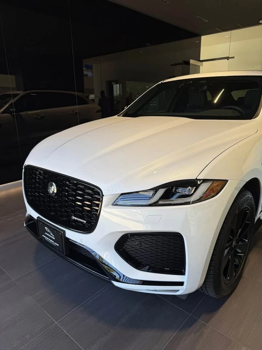 2025 Jaguar F-Pace - Image 4 of 8