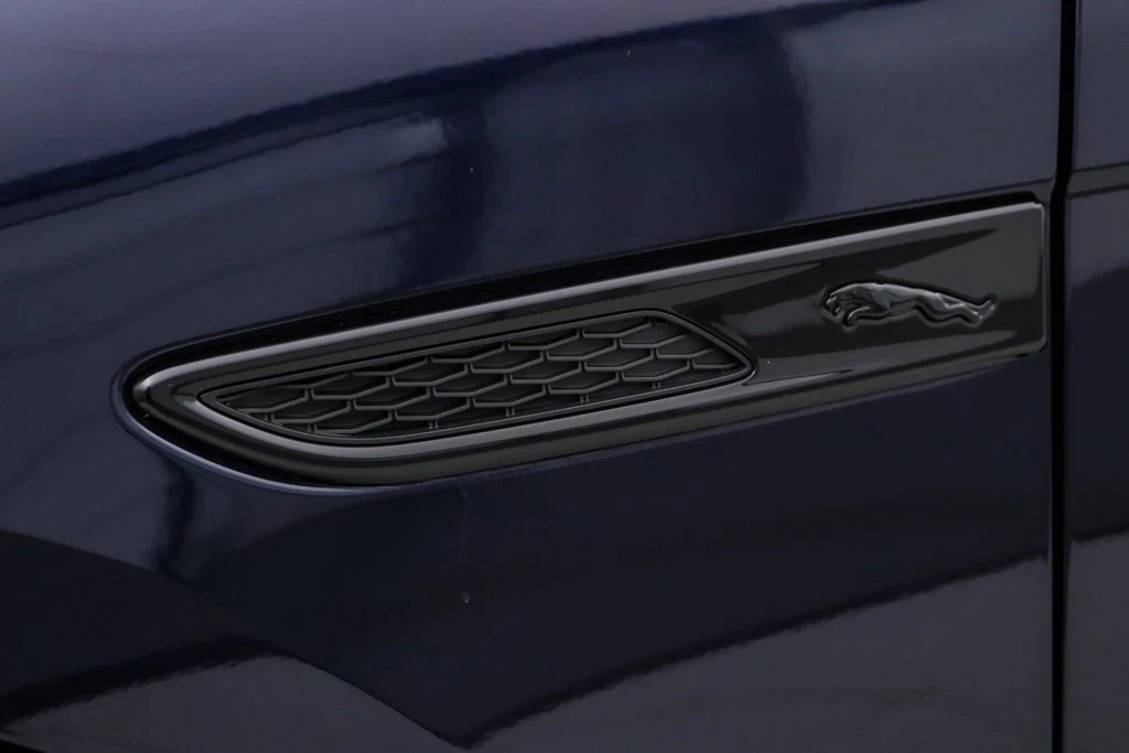 2025 Jaguar F-Pace - Image 13 of 21