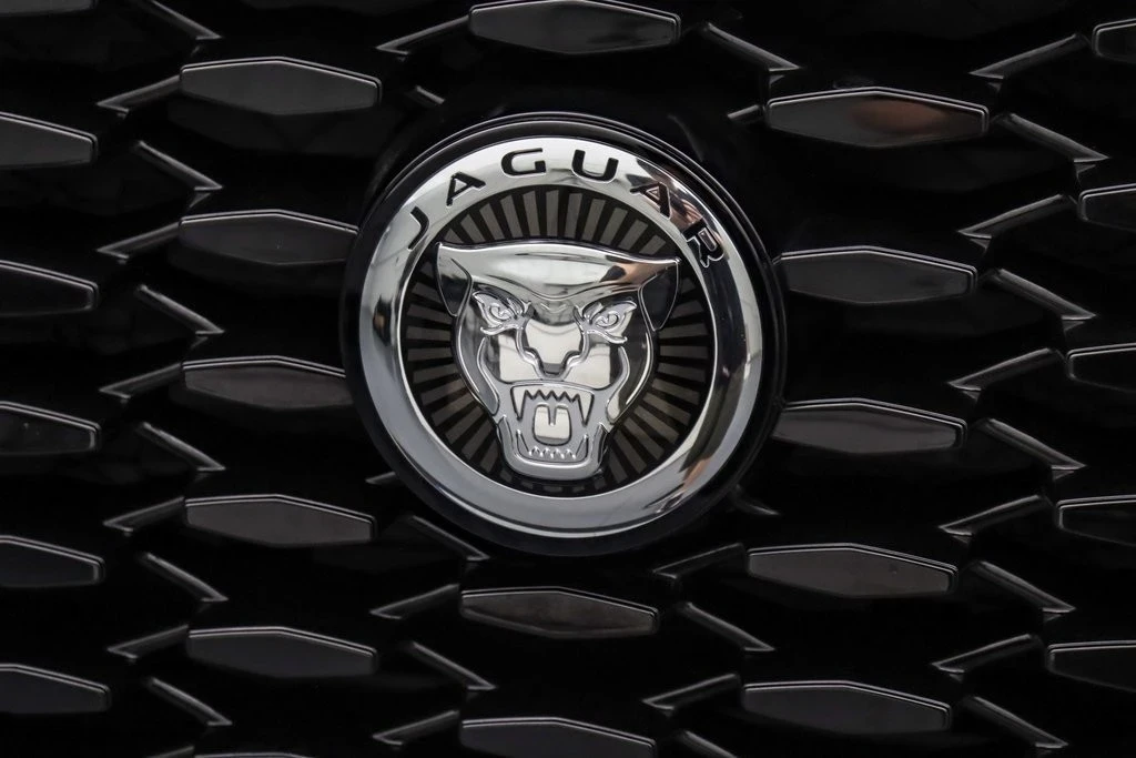 2025 Jaguar F-Pace - Image 12 of 21