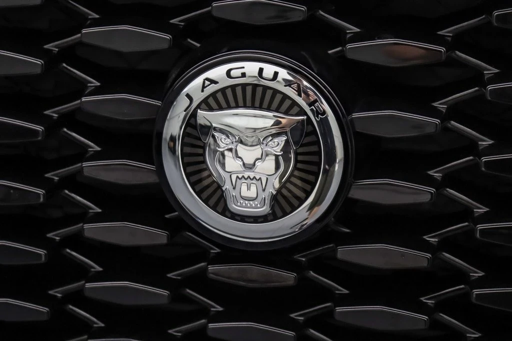 2025 Jaguar F-Pace - Image 12 of 21